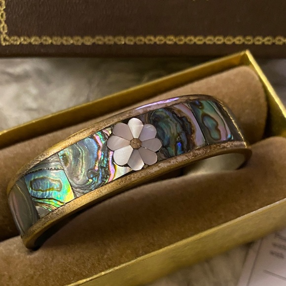 Vintage 70s Alia Abalone and Silver Bracelet with mother of pearl flower - Picture 2 of 14